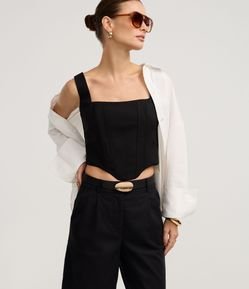 Blusa em Crepe com Decote Quadrado e Alça Larga