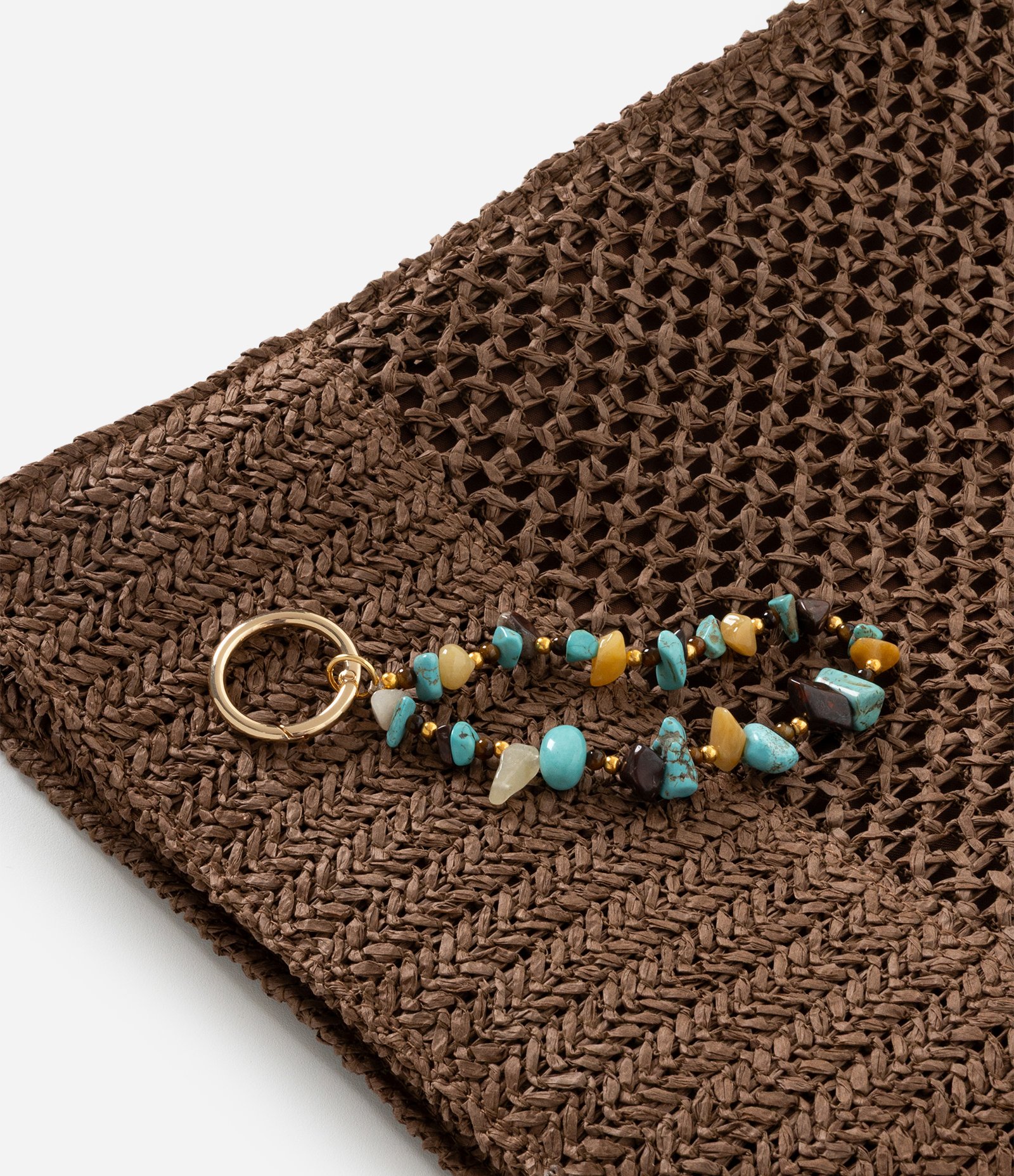 Bolsa em Papel com Textura de Palha e Bag Charm Marrom 7