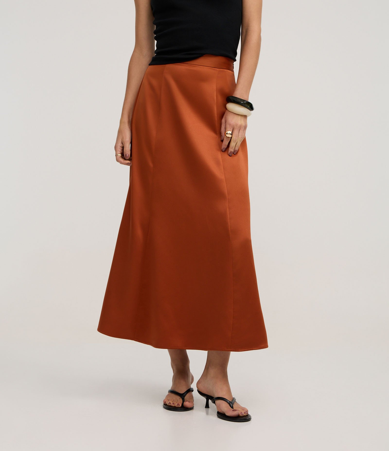 Saia Evasê Longa em Cetim com Prences Amplos Laranja 3