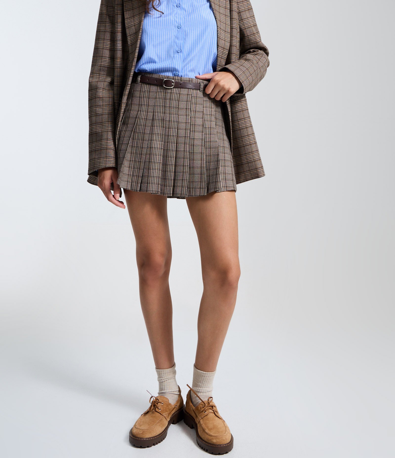 Short Saia Plissado de Alfaiataria com Cinto Ajustável Marrom 3