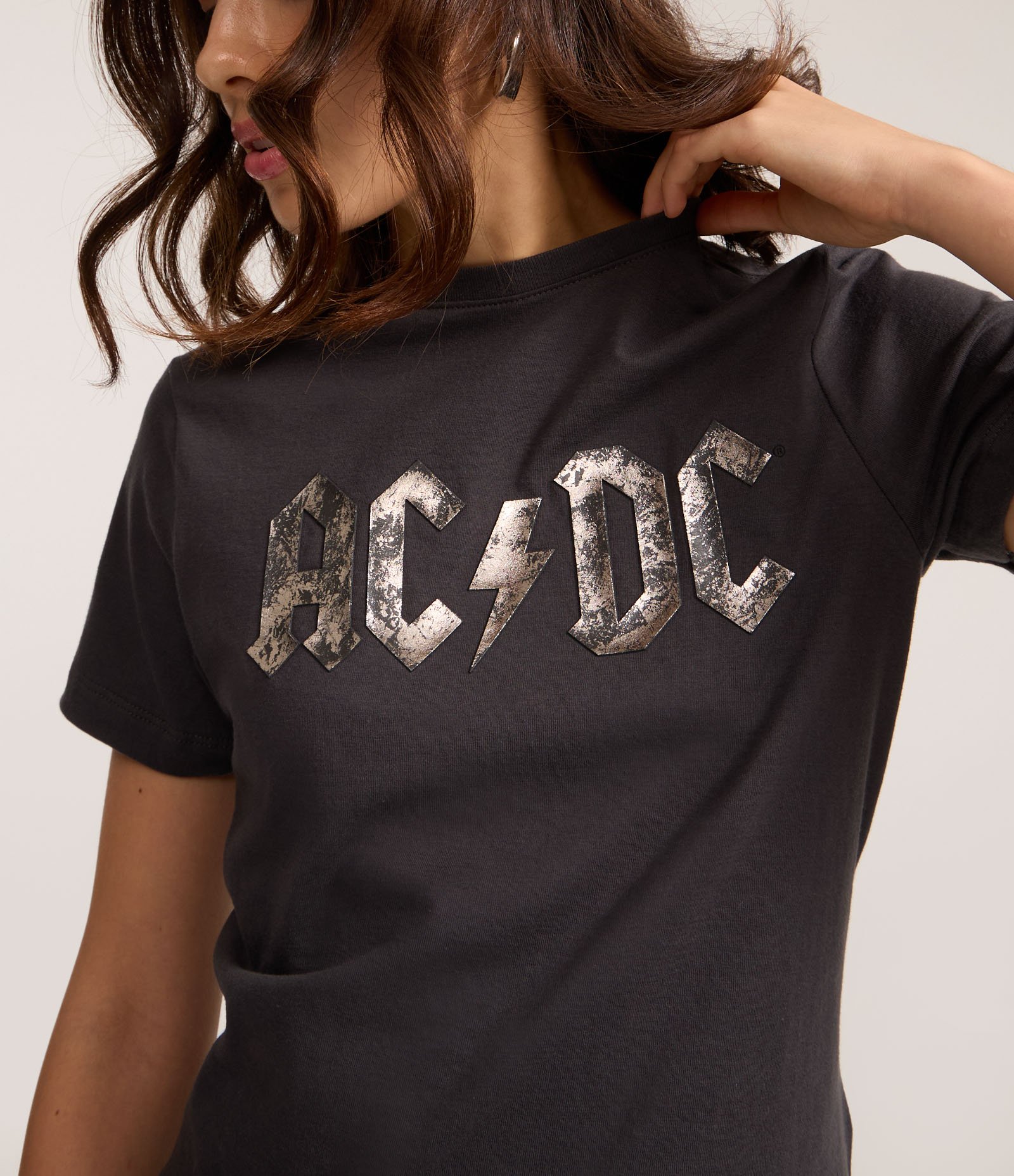 Blusa Baby Tee em Algodão com Estampa AC/DC Preto 3