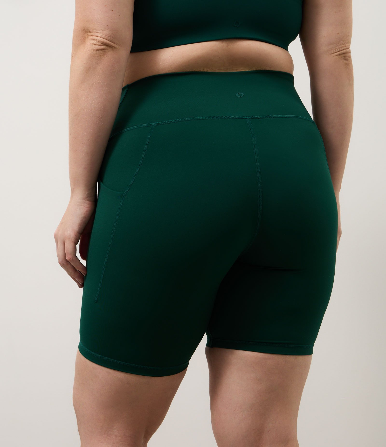 Bermuda Esportiva em Microfibra com Bolso Funcional Verde 8