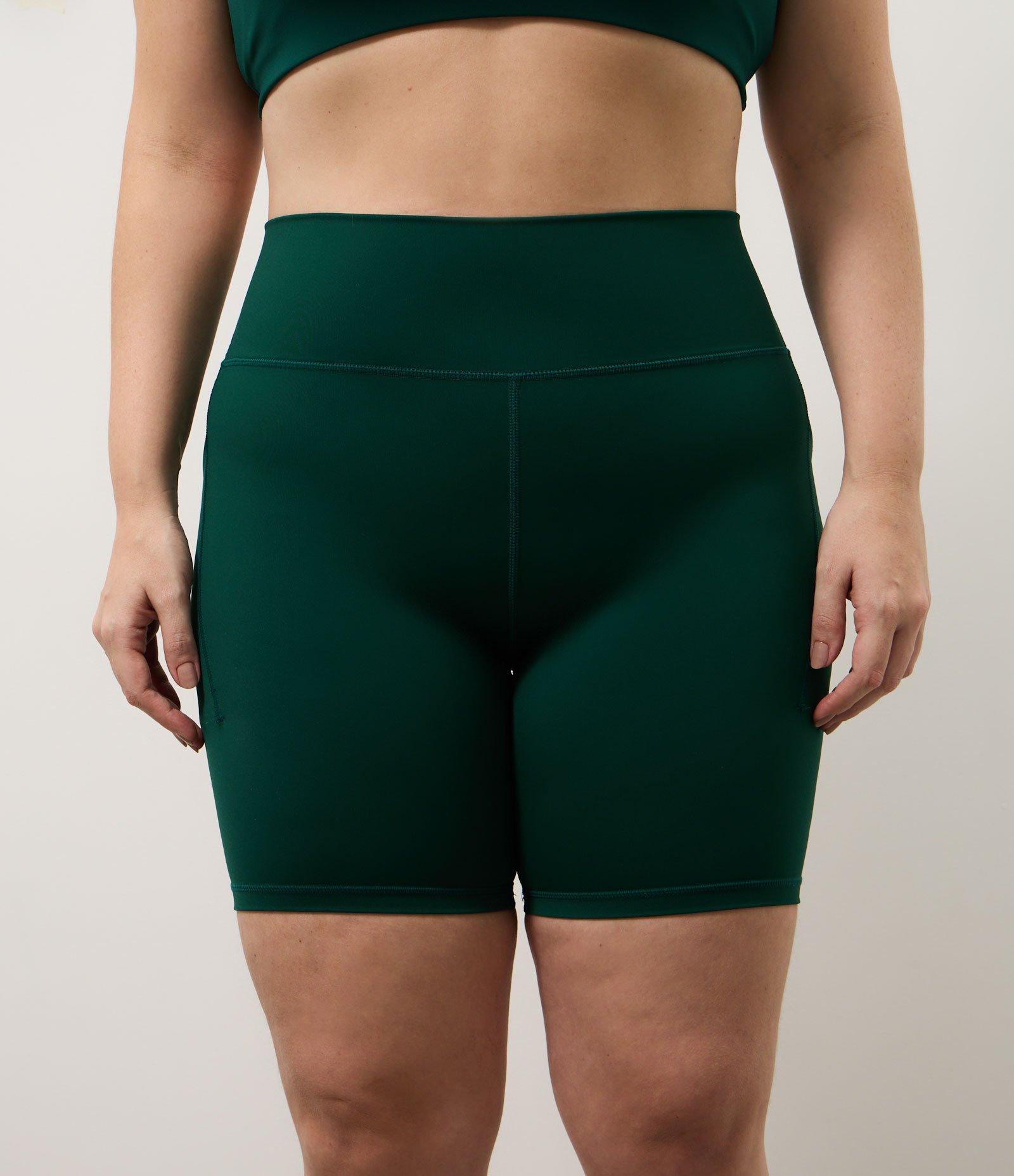 Bermuda Esportiva em Microfibra com Bolso Funcional Verde 6