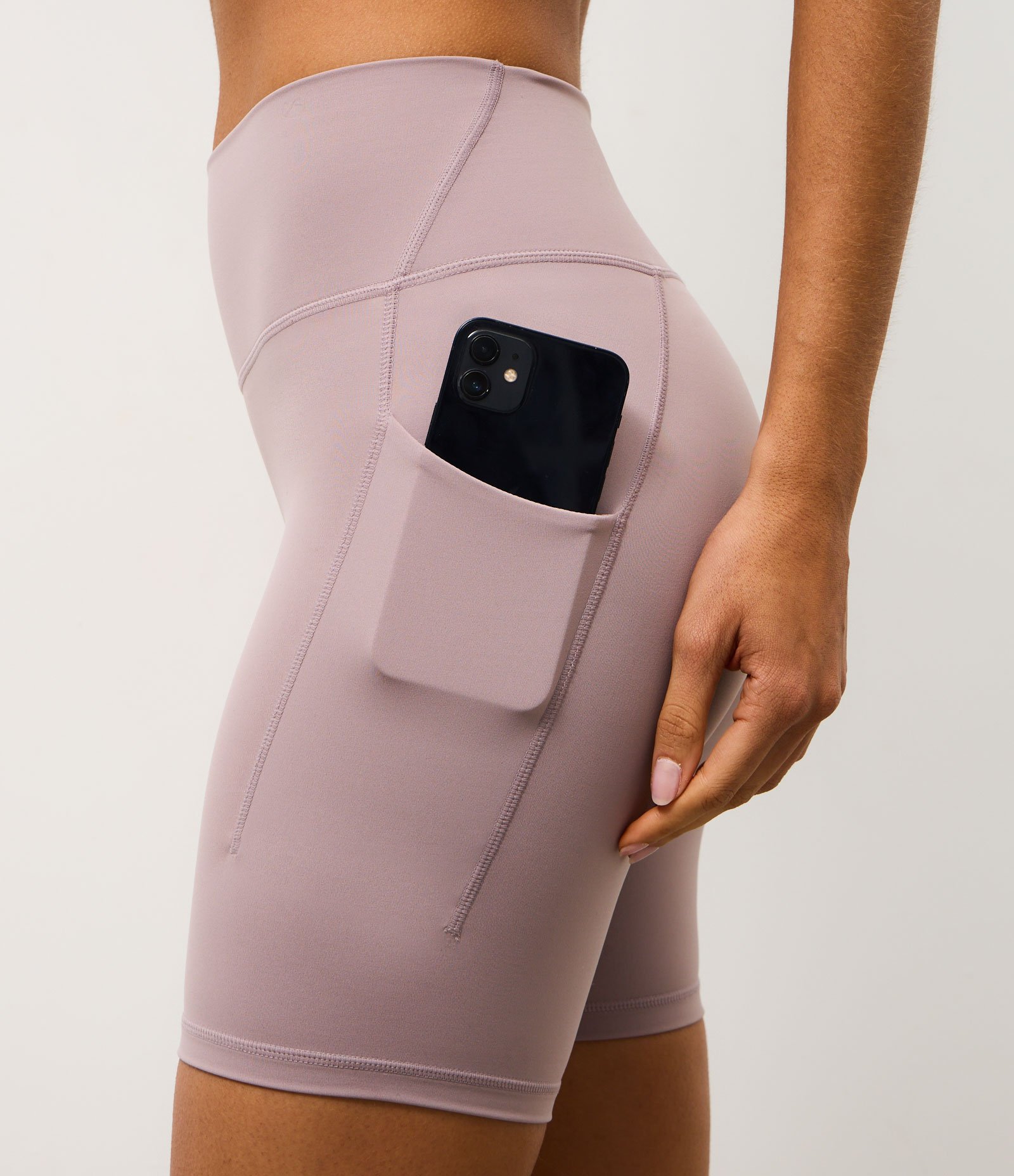 Bermuda Esportiva em Microfibra com Bolso Funcional Lilás 3