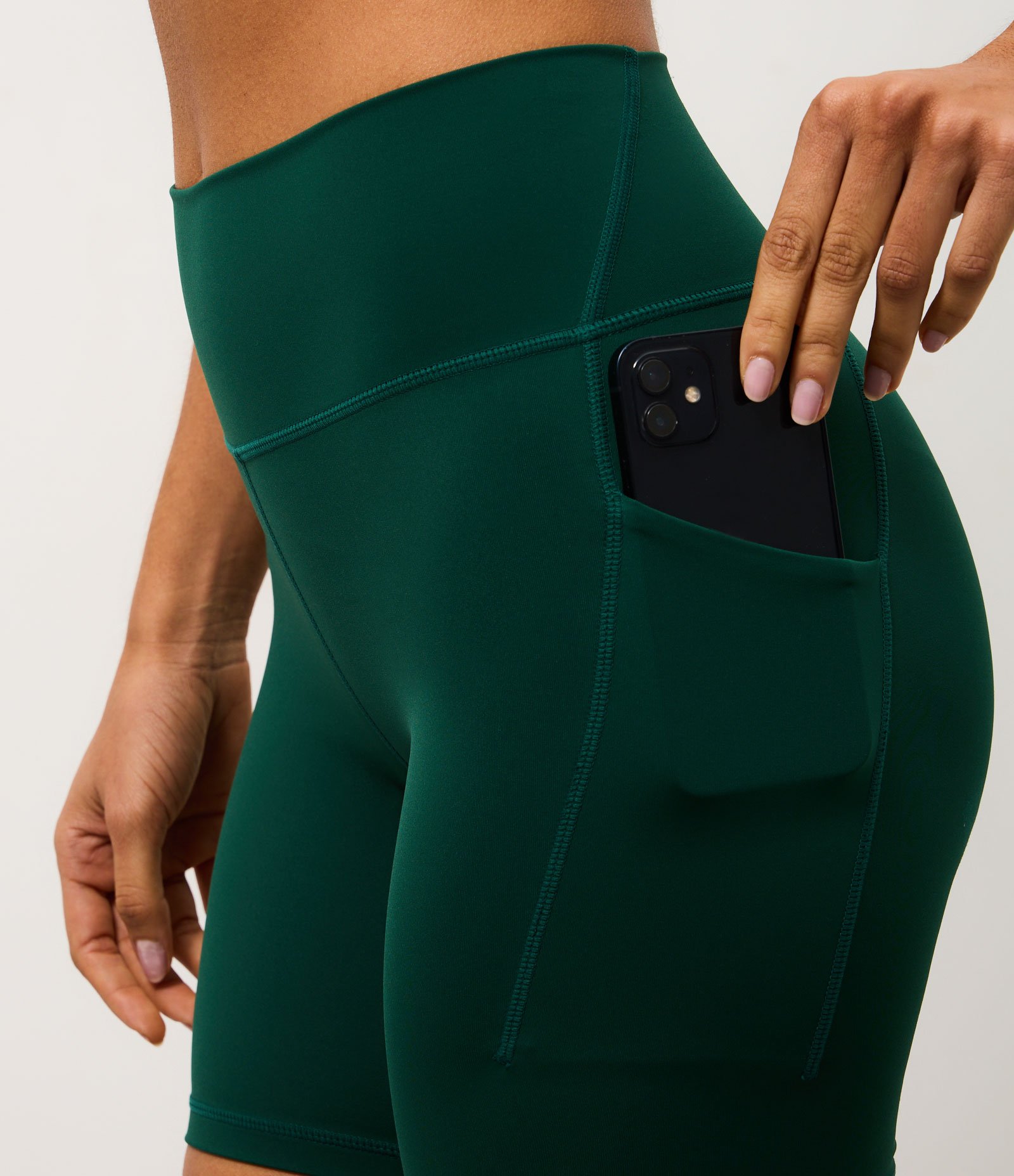 Bermuda Esportiva em Microfibra com Bolso Funcional Verde 3
