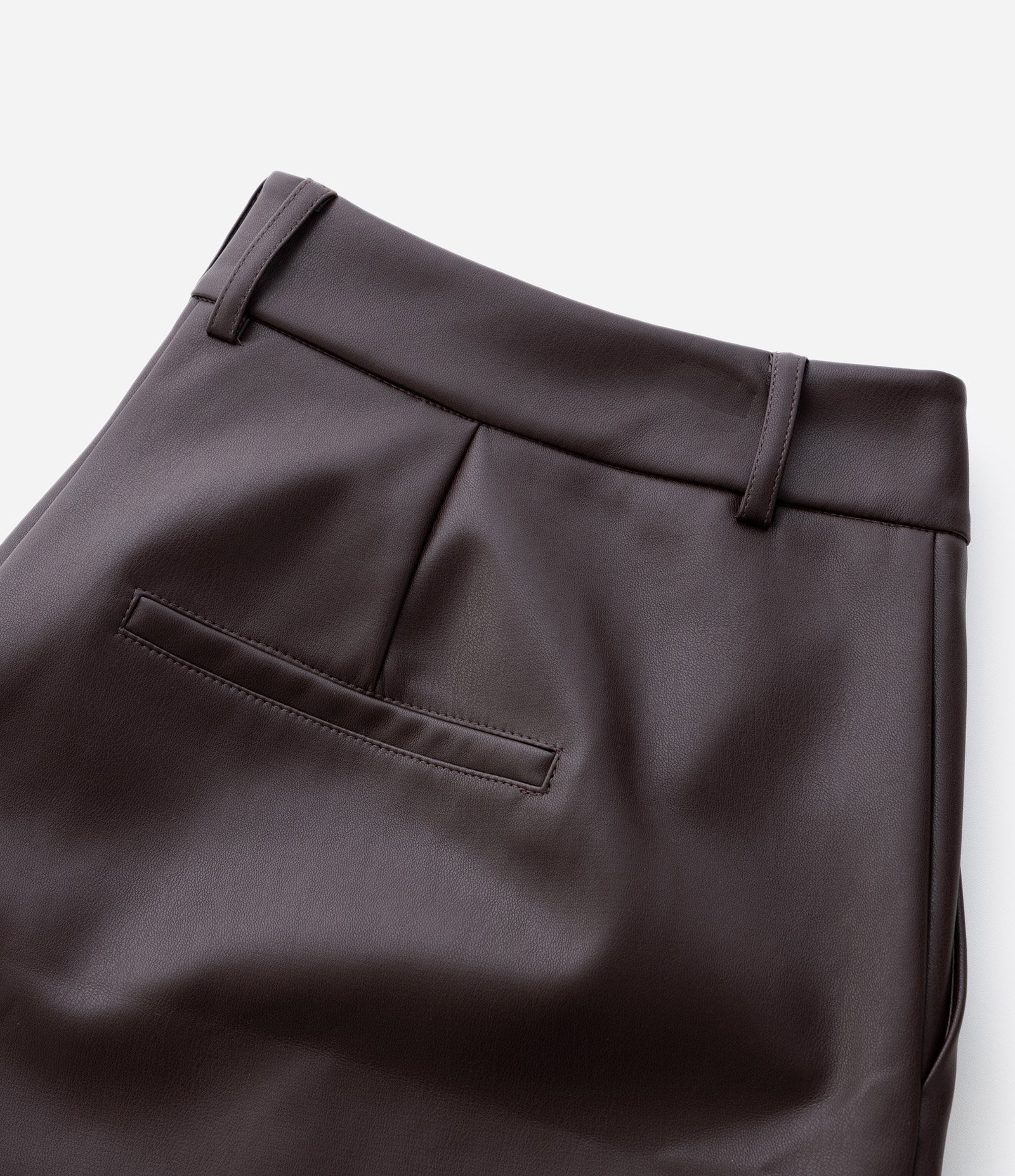 Calça PU Barrel com Recortes e Bolso Faca Curve & Plus Size Marrom 4