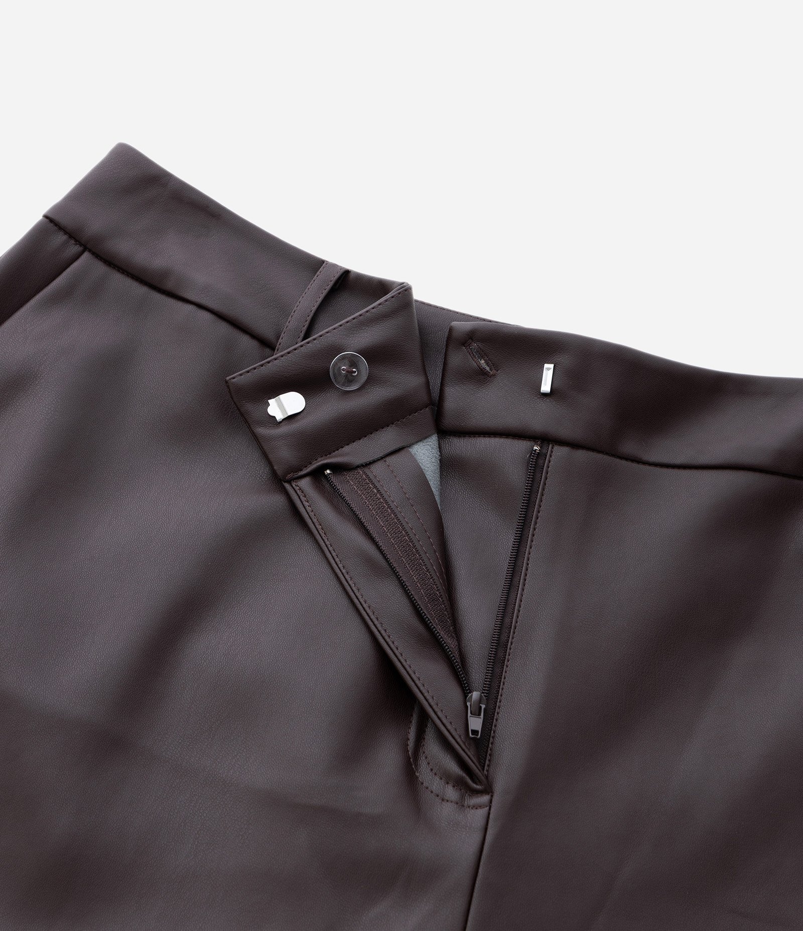 Calça PU Barrel com Recortes e Bolso Faca Curve & Plus Size Marrom 6