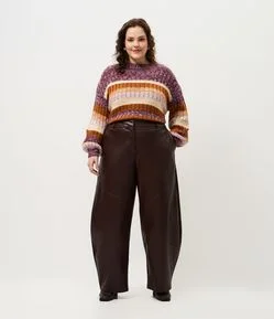 Calça PU Barrel com Recortes e Bolso Faca Curve & Plus Size