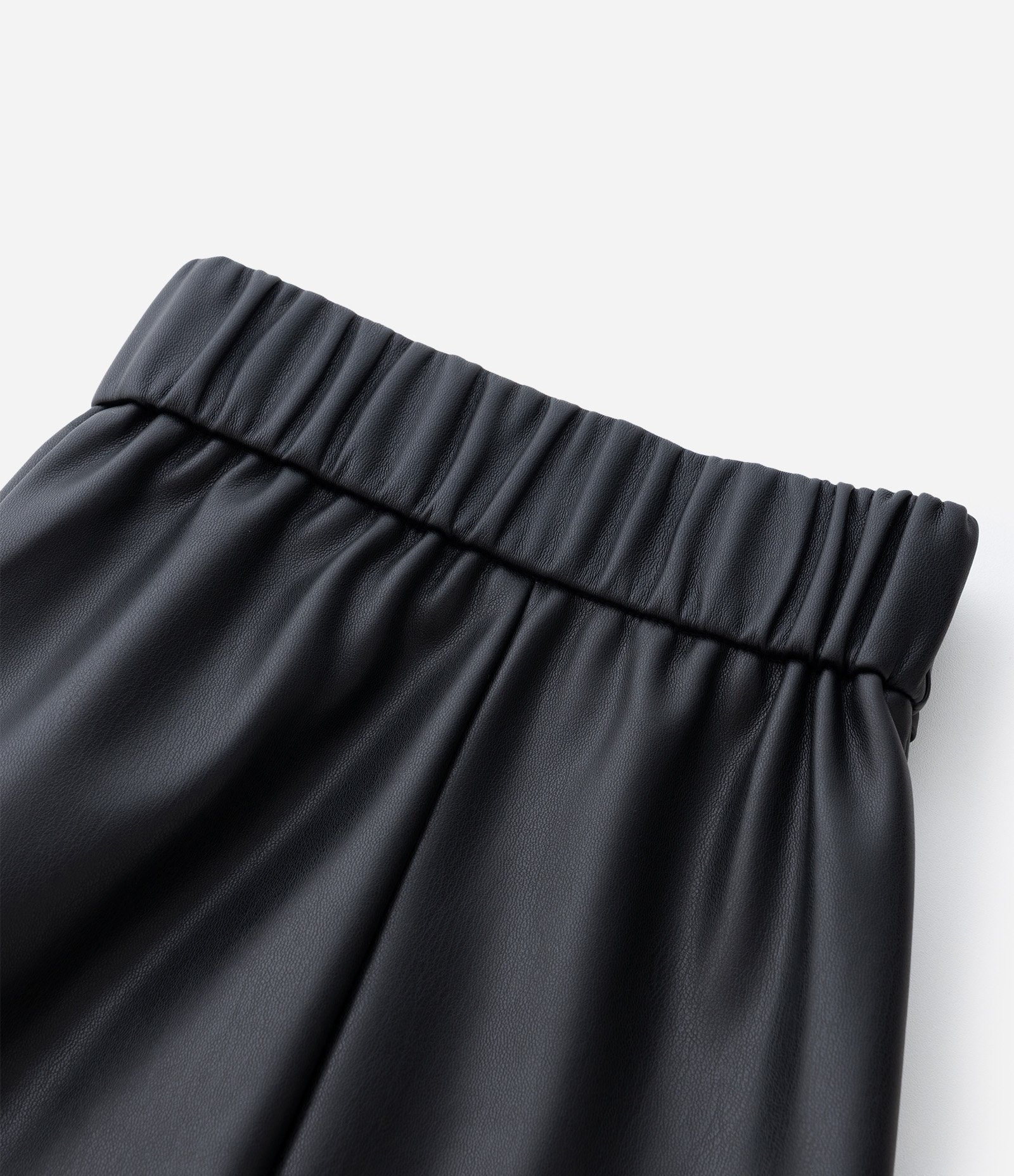 Saia Midi em PU Lisa Modelagem Evasê Curve & Plus Size Preto 4