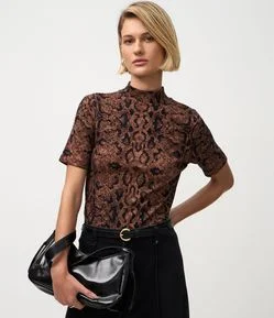 Blusa Canelada em Ribana com Estampa Cobra