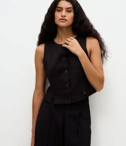 Colete Curto Alfaiatado com Botões e Fendas