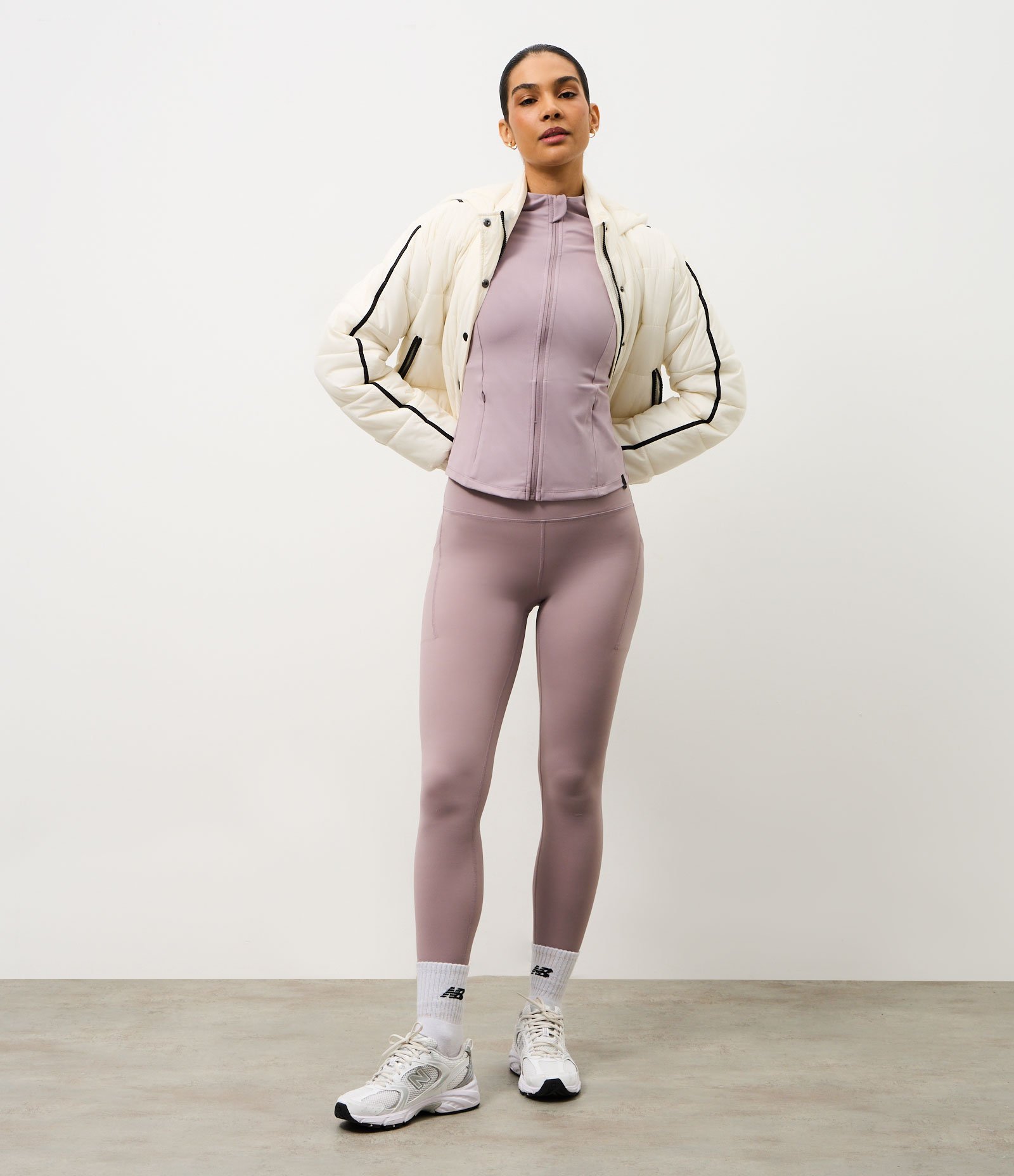 Calca Legging Esportiva em Microfibra com Bolsos Lilás 1