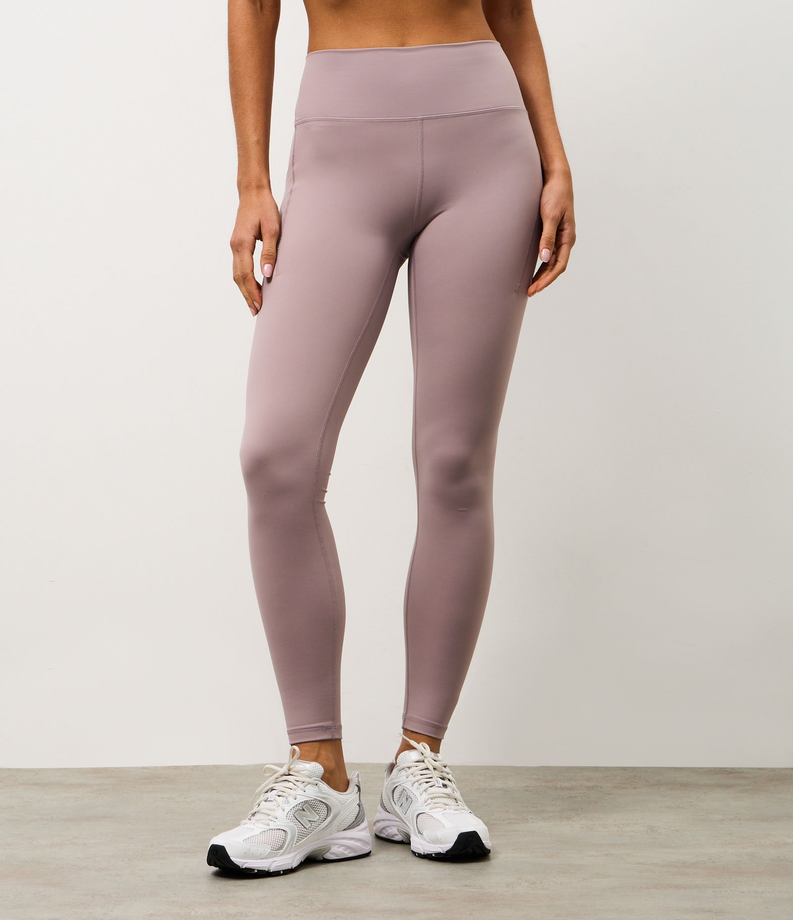 Calca Legging Esportiva em Microfibra com Bolsos Lilás 2