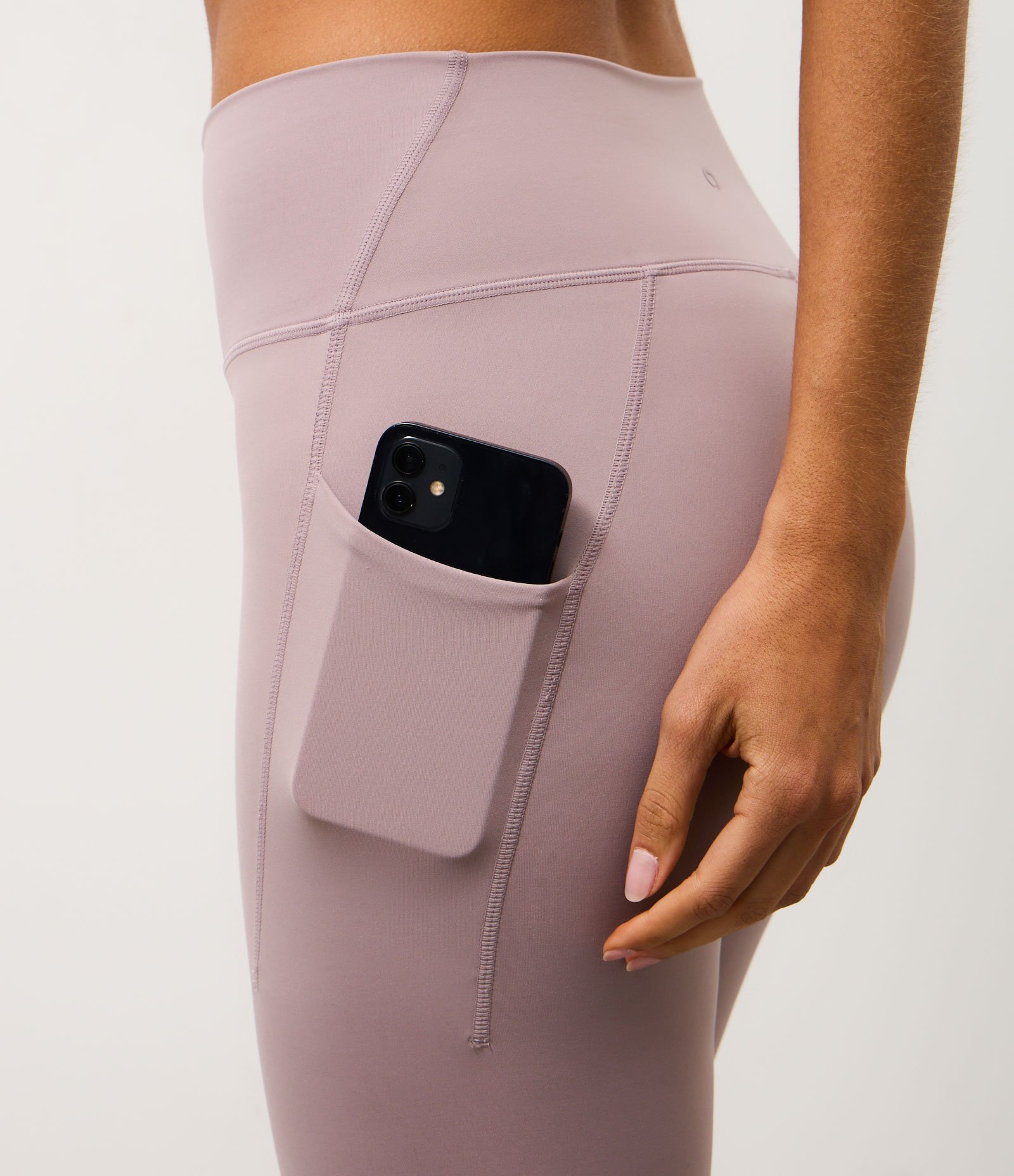 Calca Legging Esportiva em Microfibra com Bolsos Lilás 3