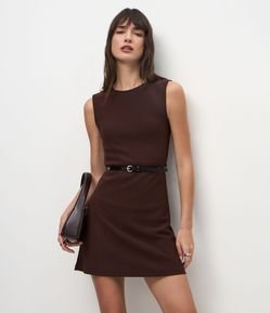 Vestido Evasê Curto em Crepe com Cinto Fino