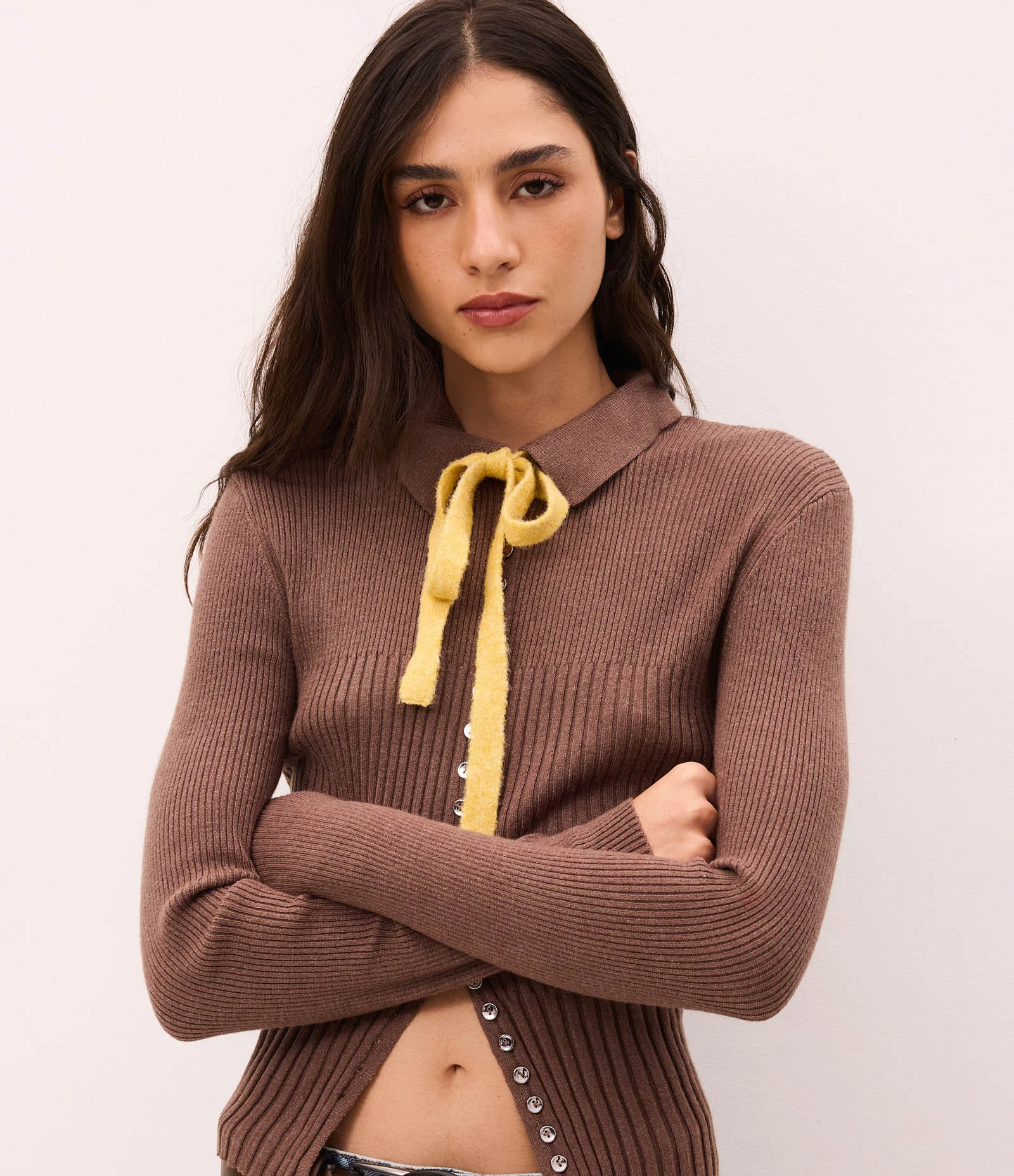 Blusa Regular em Tricô com Mini Botões e Gola Polo Marrom 2
