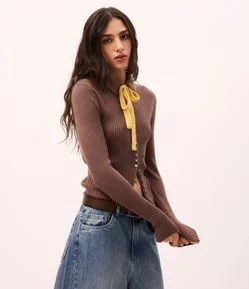 Blusa Regular em Tricô com Mini Botões e Gola Polo