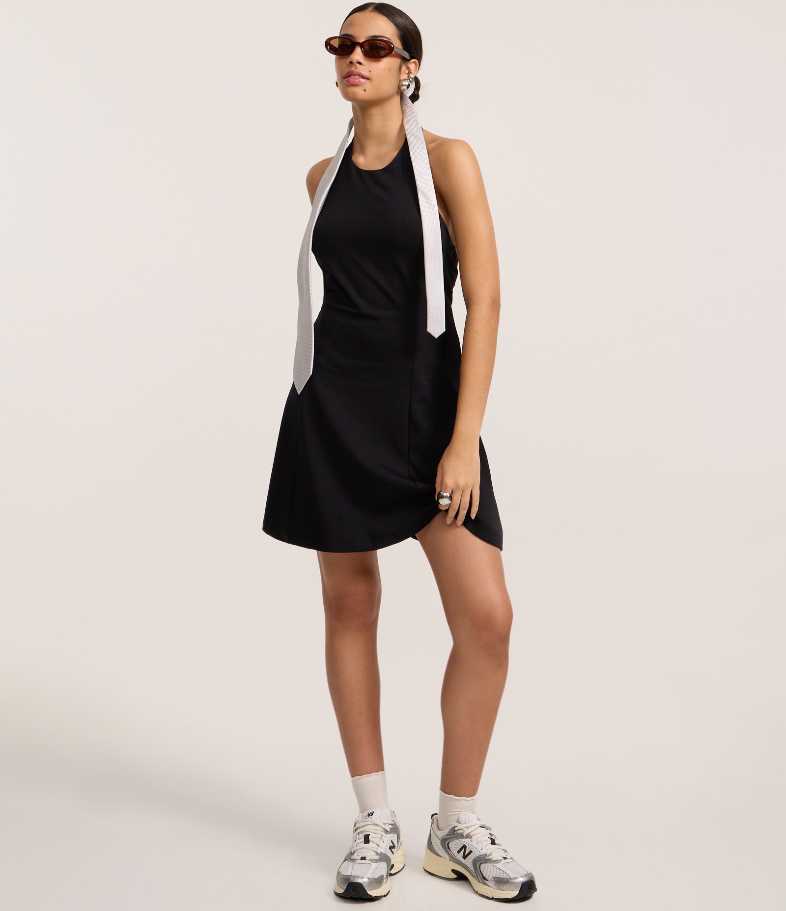 Vestido Curto em Malha Ponto Roma Frente Única Liso Preto 2