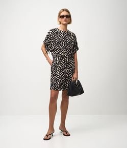 Short em Airflow com Estampa Abstrata Zebra