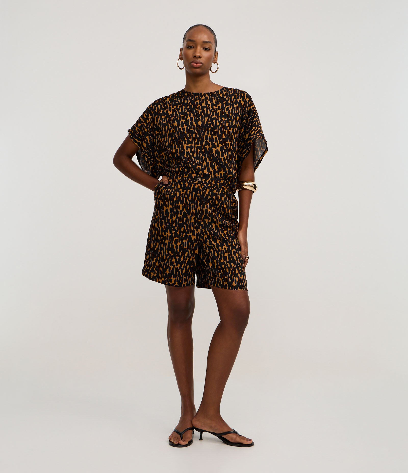 Short em Viscose com Elástico no Cós e Estampa Onça Laranja/Preto 1