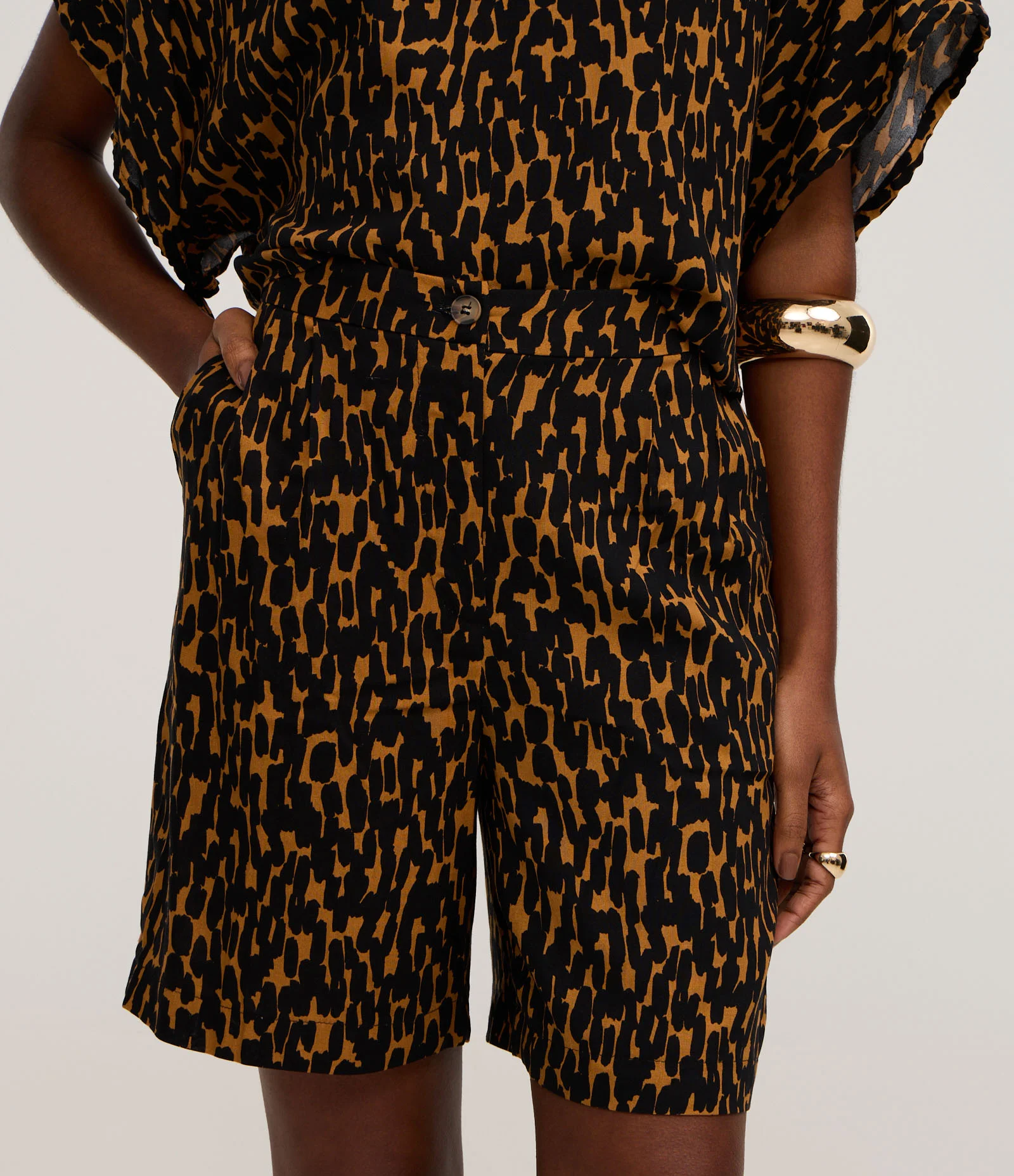 Short em Viscose com Elástico no Cós e Estampa Onça Laranja/Preto 3