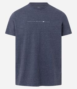 Camiseta Comfort em Algodão com Estampa Localizada Tropicalmente