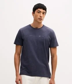 Camiseta Comfort em Algodão com Estampa Localizada Tropicalmente