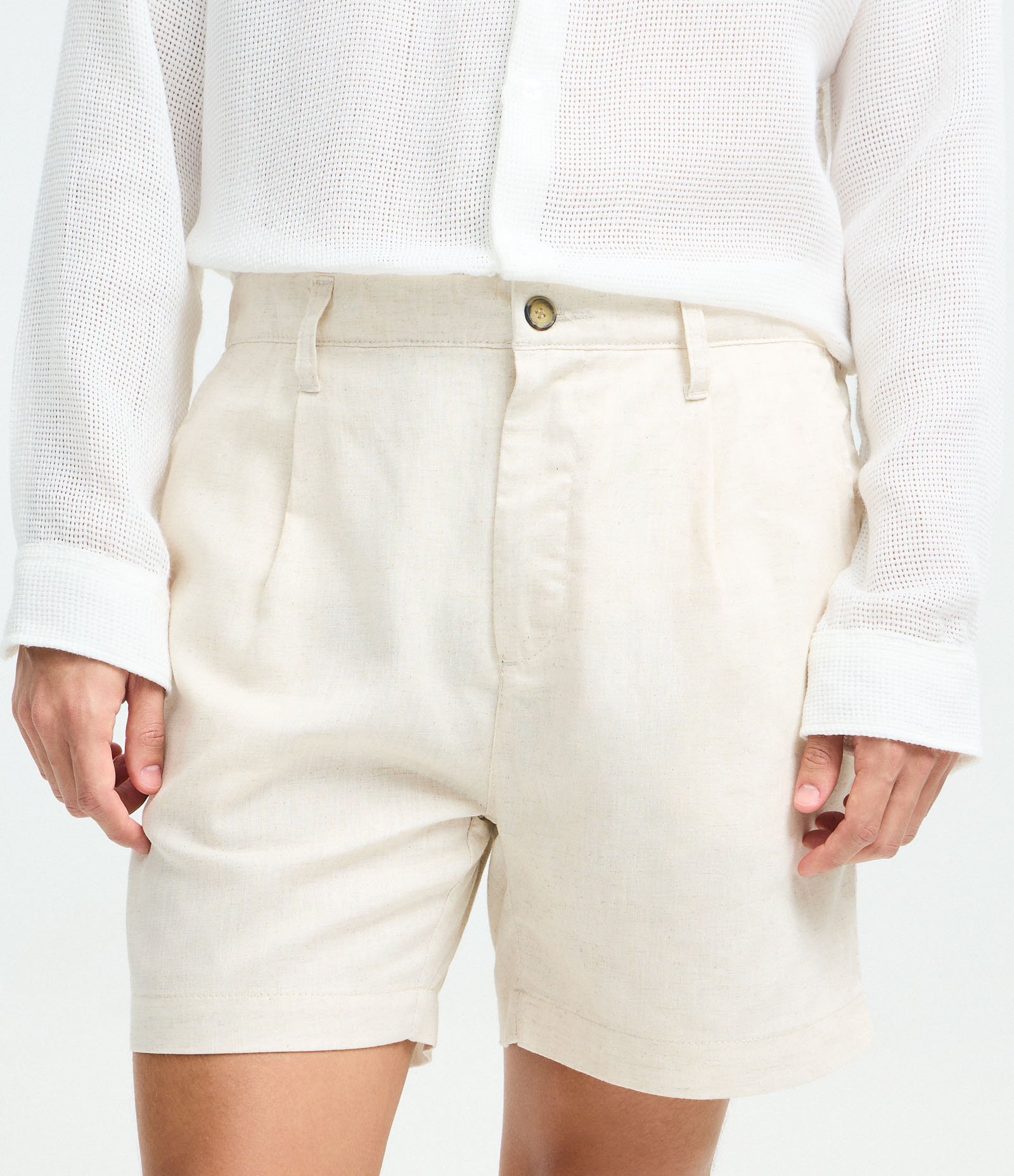 Bermuda em Viscolinho com Bolso Posterior Bege 2