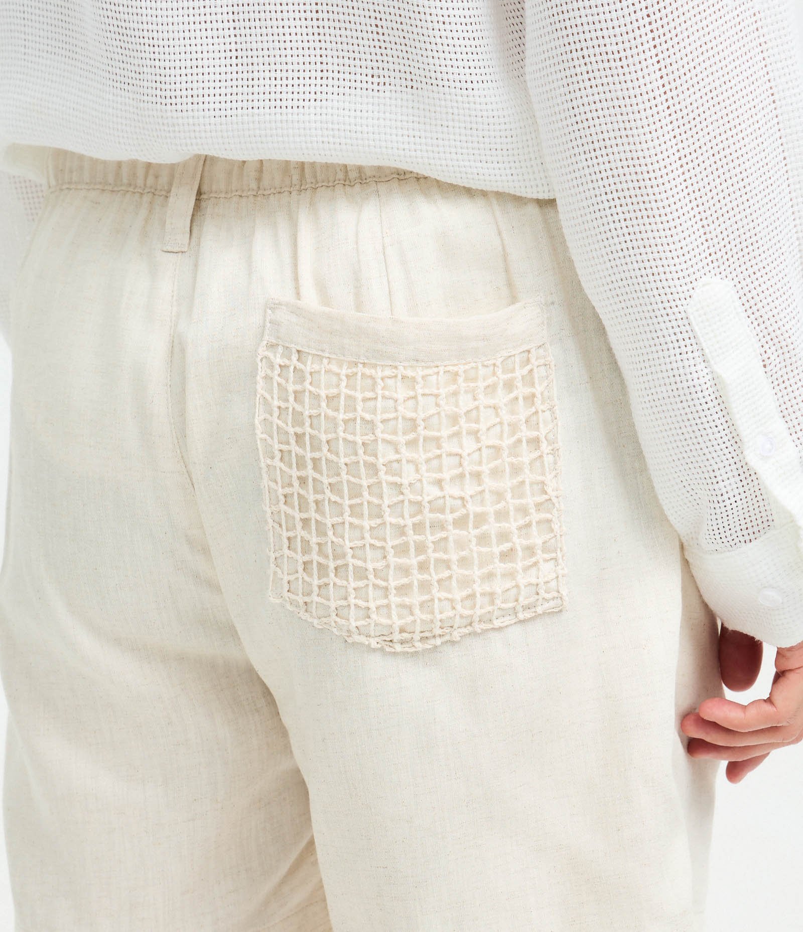 Bermuda em Viscolinho com Bolso Posterior Bege 3