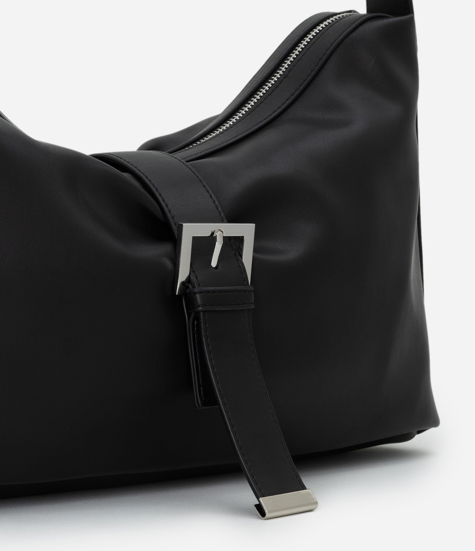 Bolsa Hobo em PU com Detalhe em Fivela Preto 4