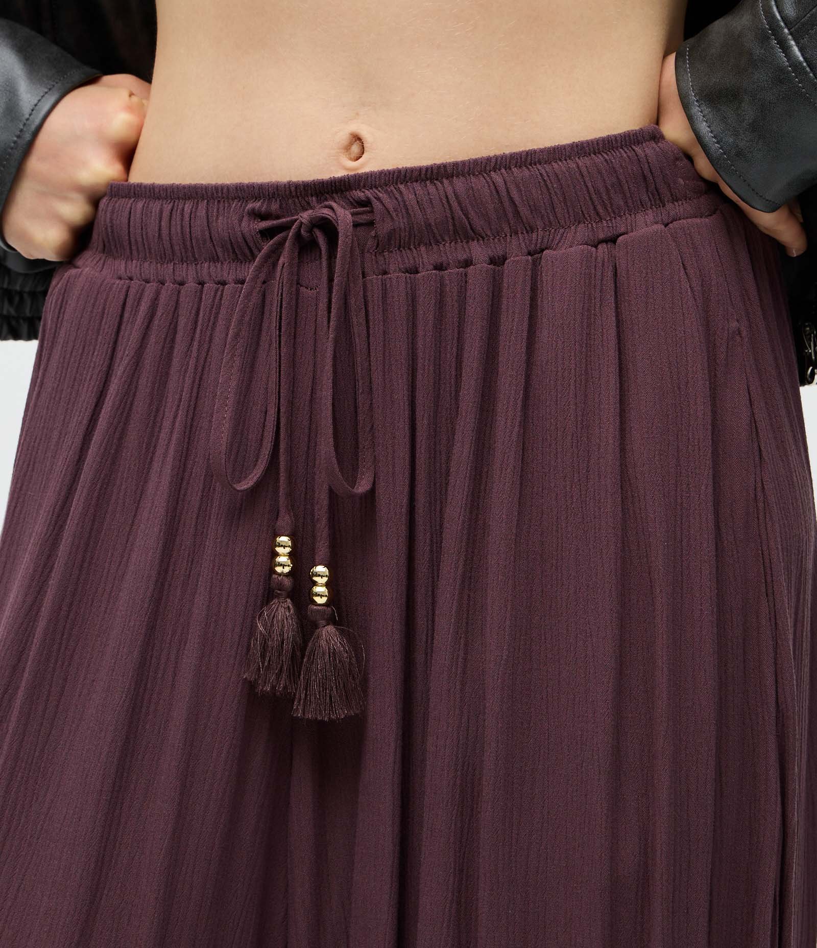 Calça Balloon em Viscose com Barra Franzida Bordô 4
