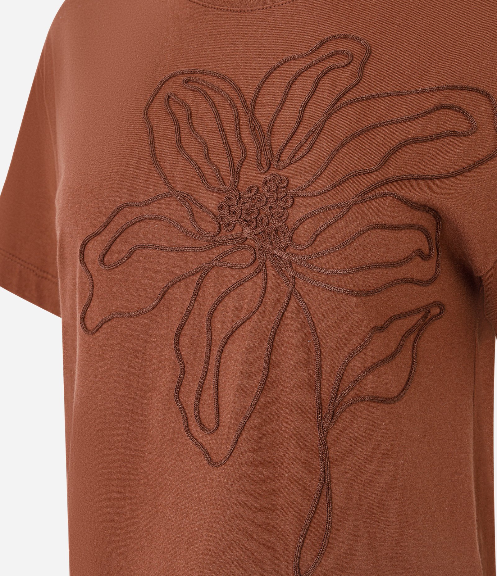 Camiseta Manga Curta com Bordado Floral Marrom 6