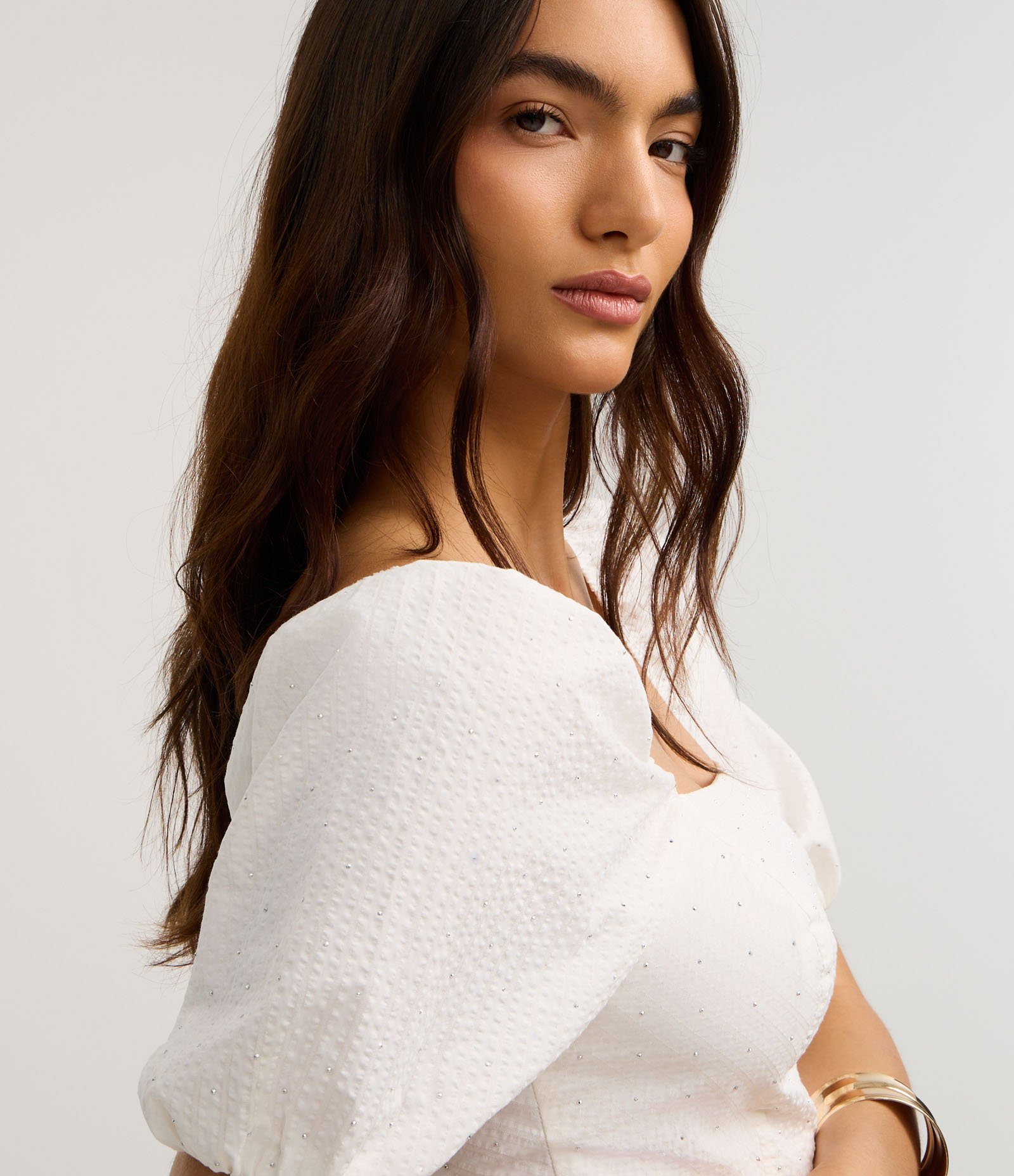 Vestido Curto em Tricoline Listrado com Manga Bufante e Brilhinhos Branco 3