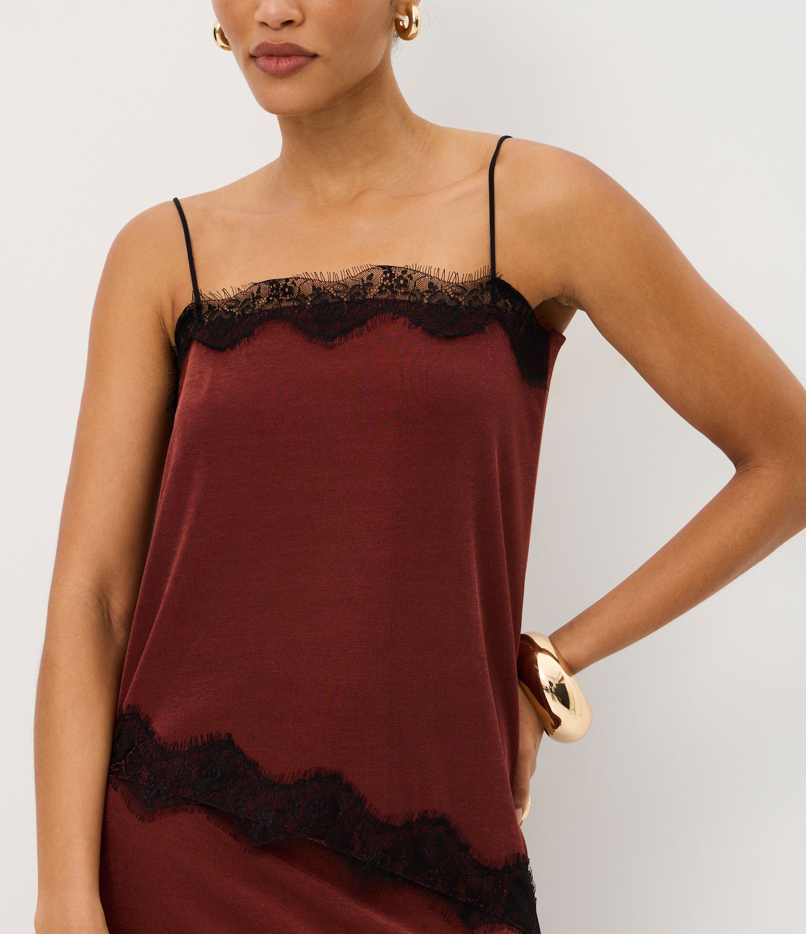 Blusa de Alça em Ribana com Detalhes de Renda Marrom 4