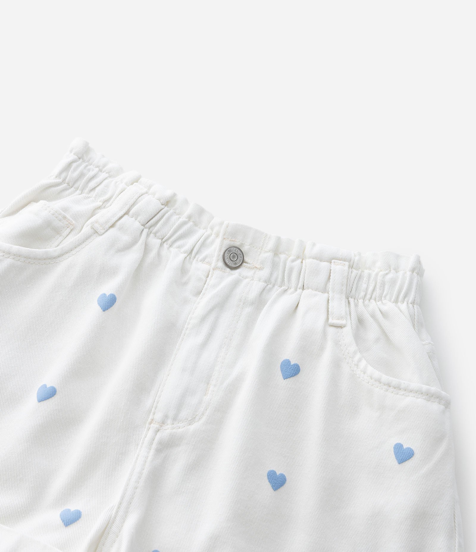 Short Infantil em Jeans Clochard com Estampa de Corações – Tam 5 a 14 Anos Branco 4