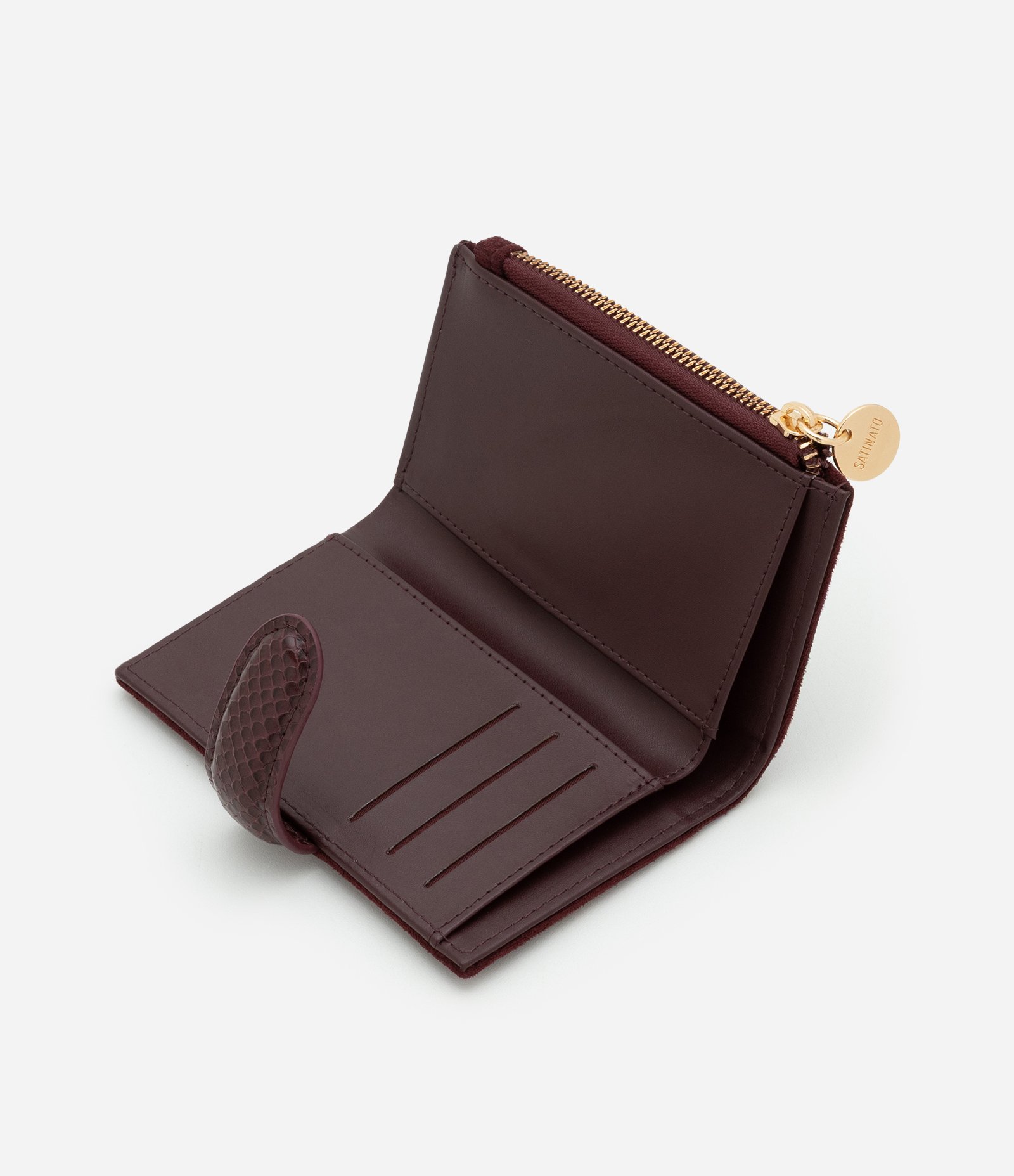 Carteira Envelope Média em Suede com Detalhes Metalizados Vinho 5