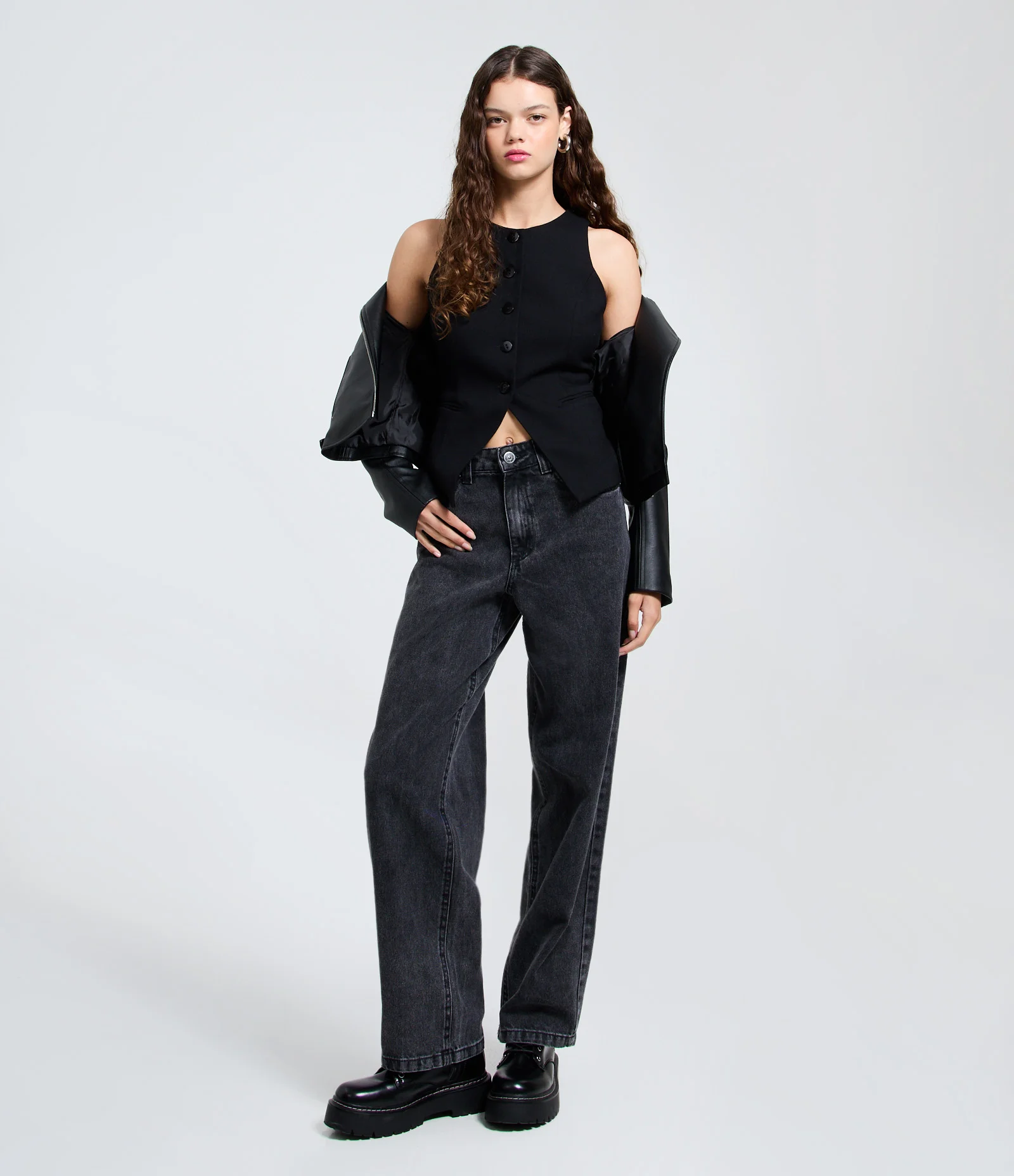 Calça Baggy Cintura Média em Jeans com 05 Bolsos Preto Estonado 1