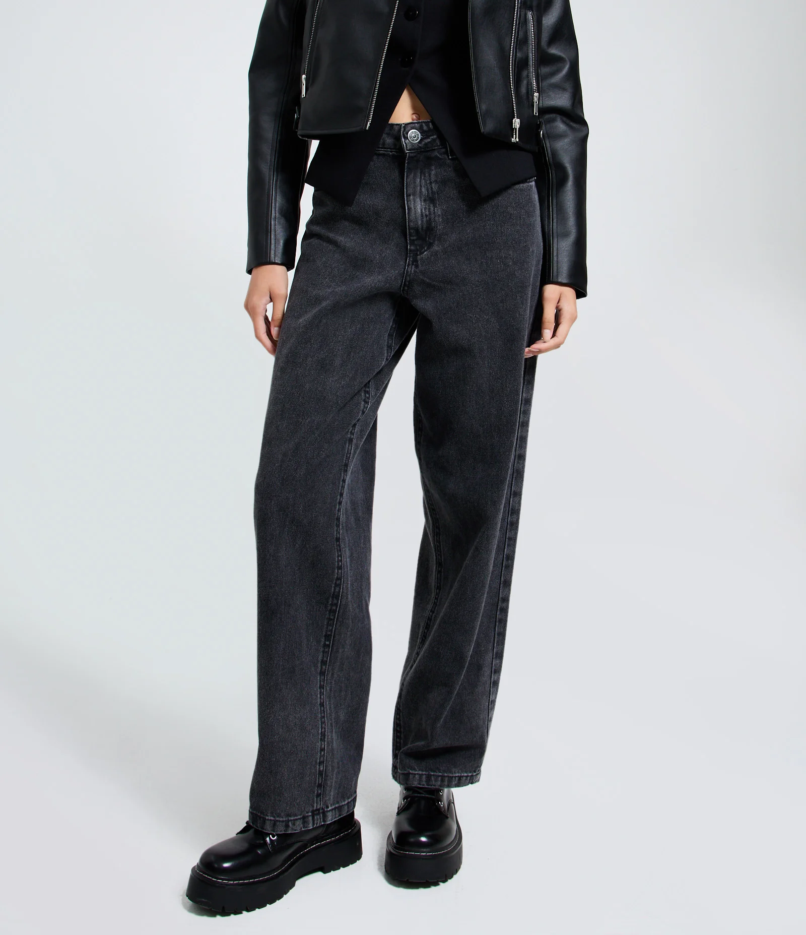 Calça Baggy Cintura Média em Jeans com 05 Bolsos Preto Estonado 2