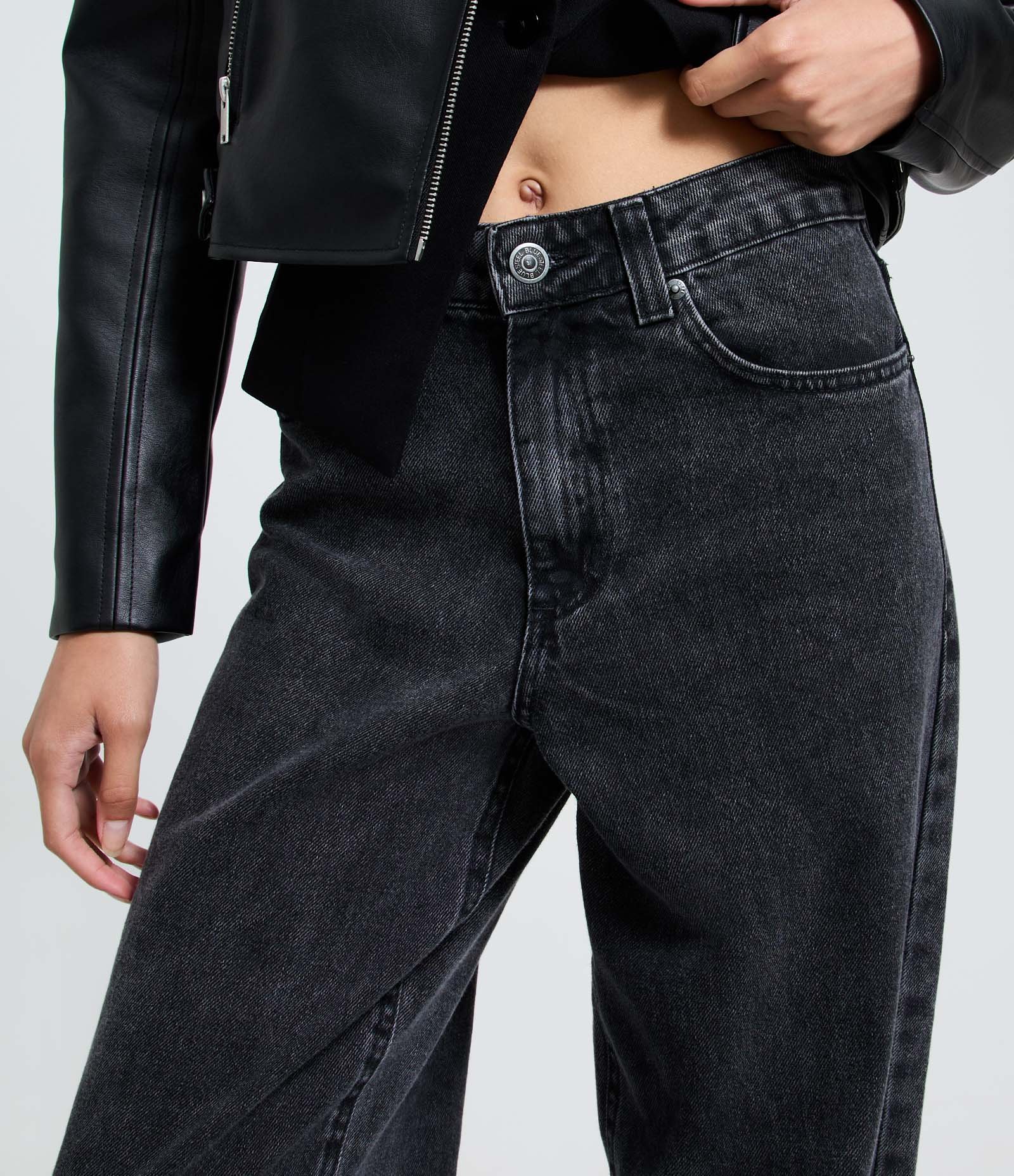 Calça Baggy Cintura Média em Jeans com 05 Bolsos Preto Estonado 3
