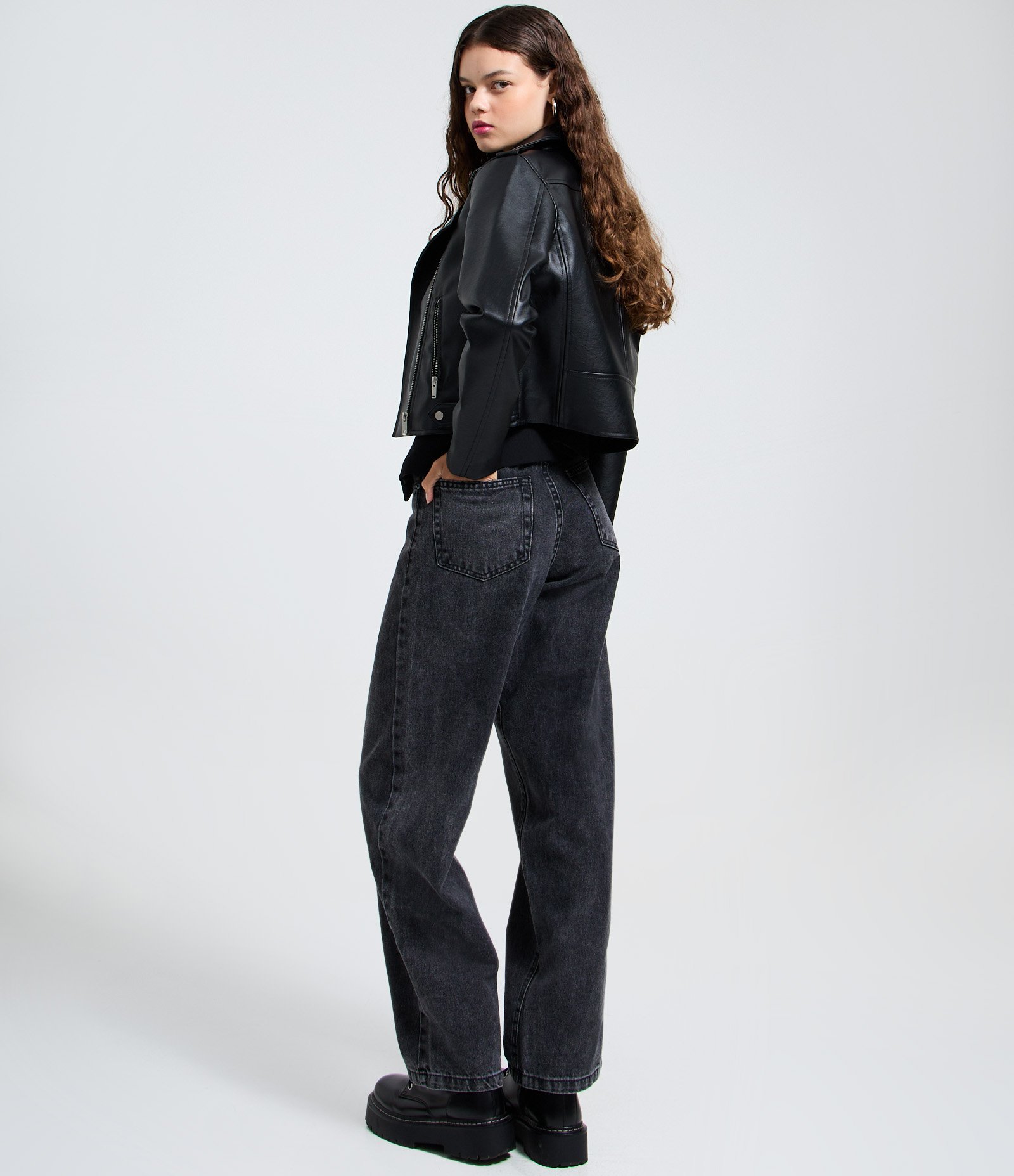 Calça Baggy Cintura Média em Jeans com 05 Bolsos Preto Estonado 4