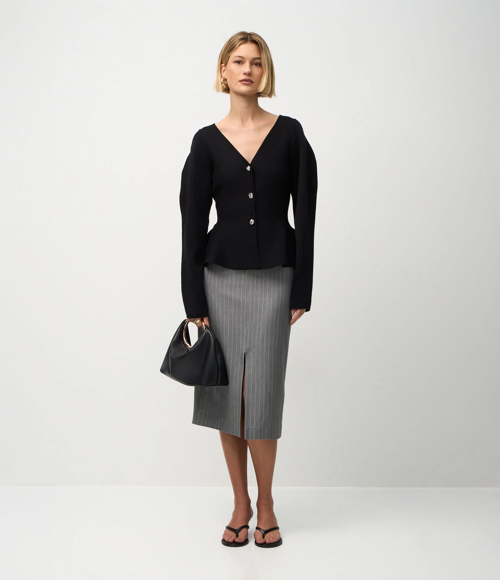 Saia Lápis em Alfaiataria com Fenda Frontal Cinza 1