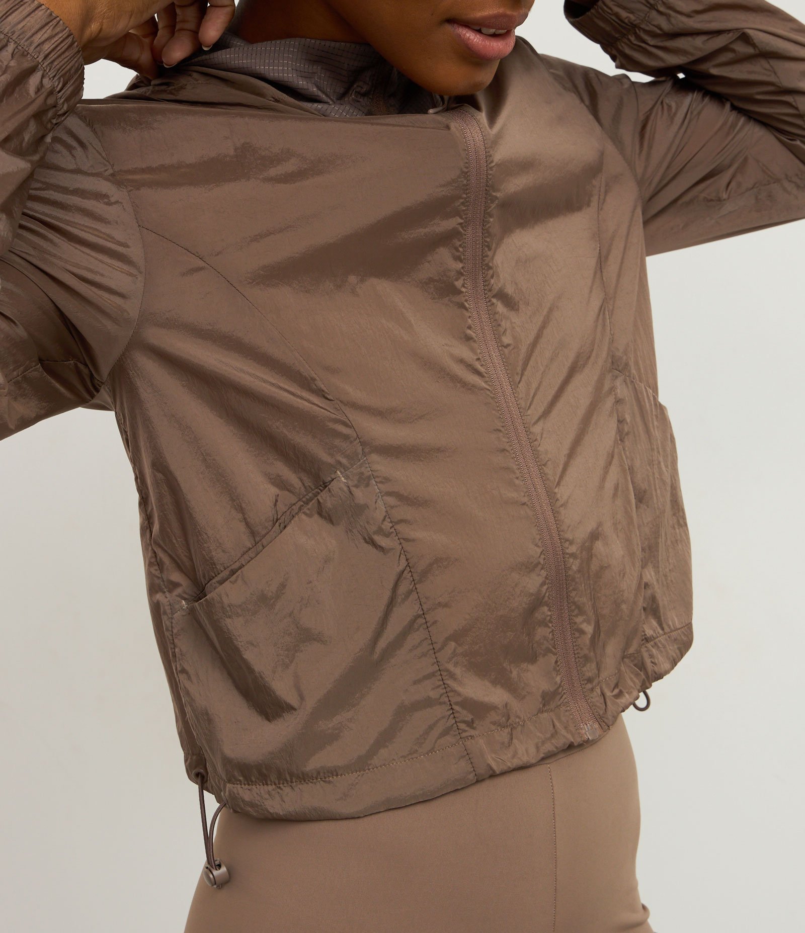 Jaqueta Corta Vento com Saquinho para Guardar Marrom 4