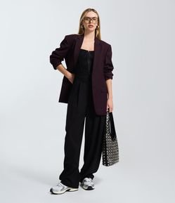 Calça Barrel Alfaiatada com Fechamento Deslocado e Pregas