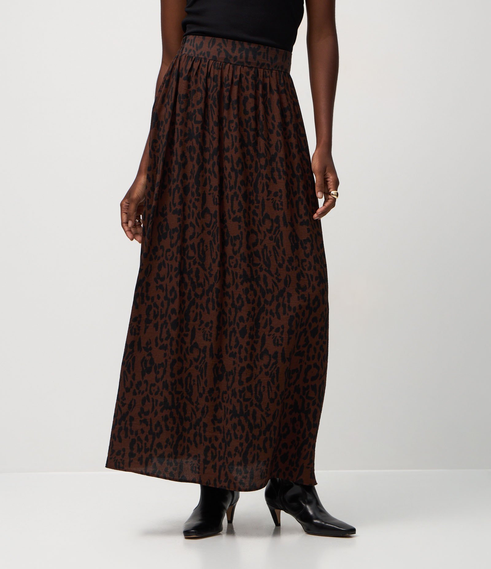 Saia Midi em Crepe com Estampa Animal Print Marrom 3