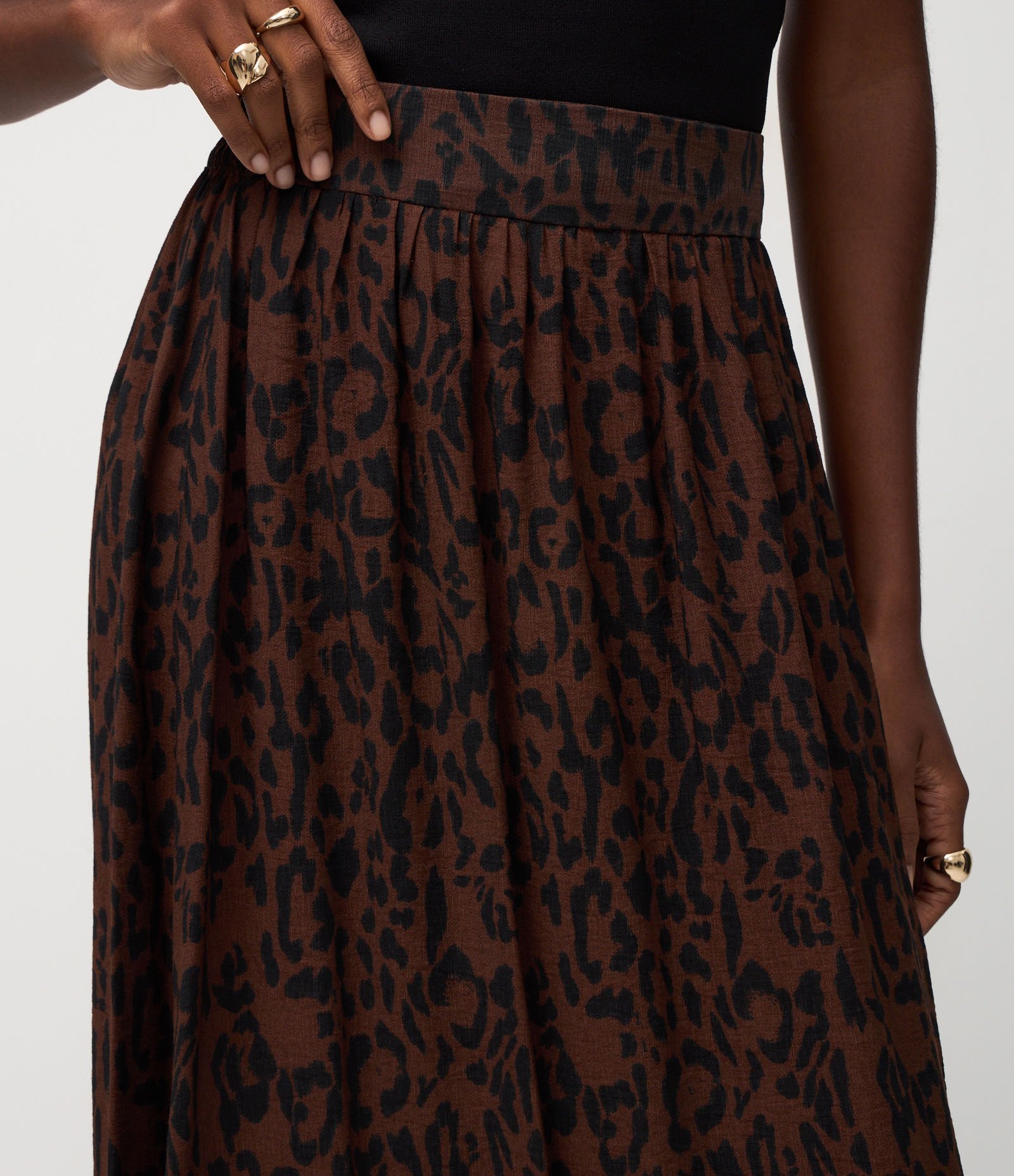 Saia Midi em Crepe com Estampa Animal Print Marrom 4