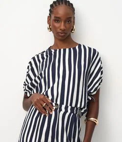 Blusa Manga Curta Maquinetado com Estampa Listrada