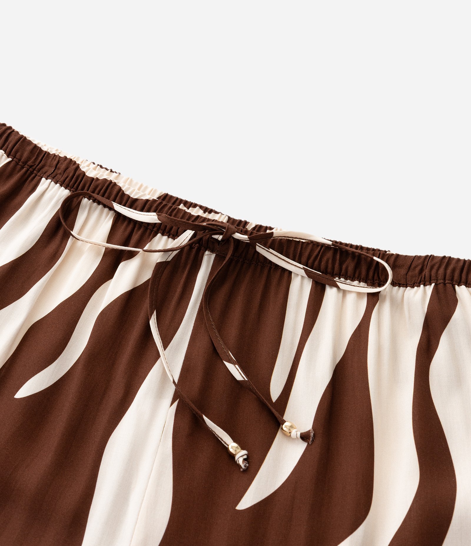 Calça Pantalona em Viscose Estampada Curve & Plus Size Marrom 9