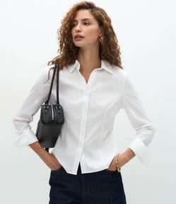 Camisa em Tricoline Estruturada com Barra Arredondada