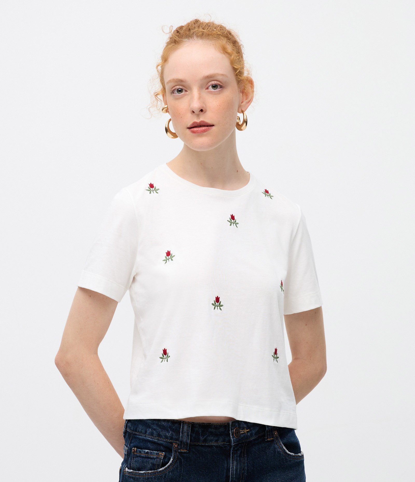 Camiseta em Algodão com Bordados de Florzinhas Branco 1