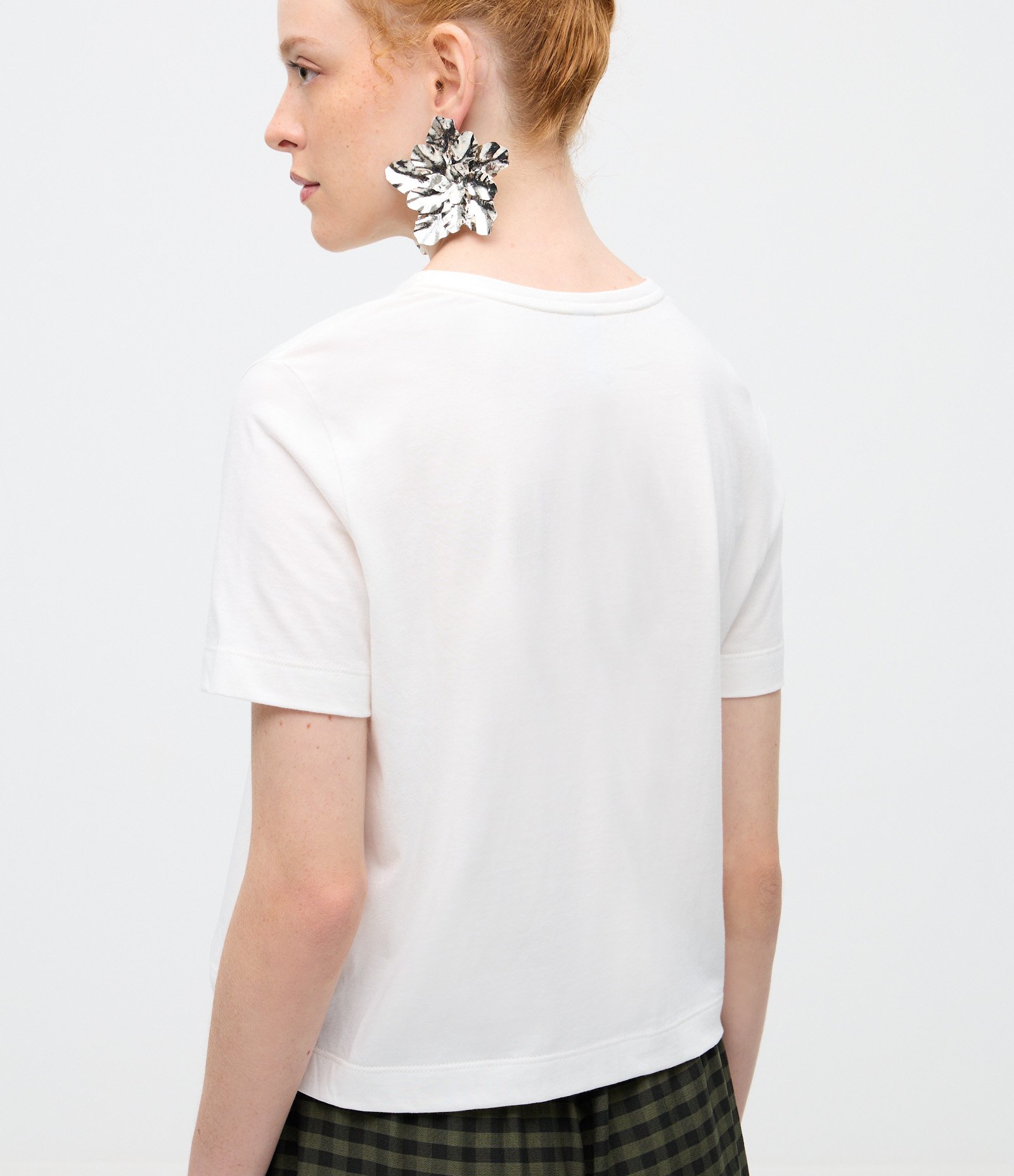 Camiseta com Bordado de Flores Branco 4